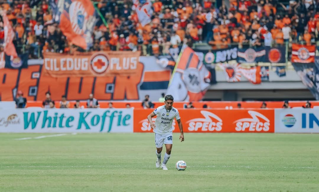 Ungkap Kerinduan, Daisuke Sato Nyanyikan ‘Take Me Home’ untuk Persib dan Bobotoh